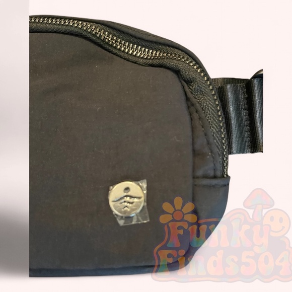 Halara Black Fanny Pack Belt Bag Adjustable Strap One Size NWT - Picture 3 of 6